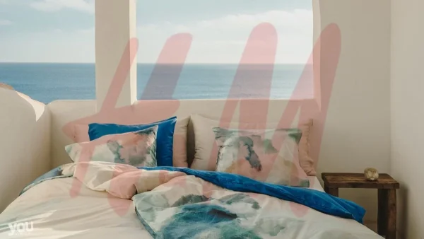 Το φοράς από παραλία μέχρι και για ποτό - Ξεπουλάει στο λεπτό αυτό το γαλάζιο σεμιζιέ από τα H&M