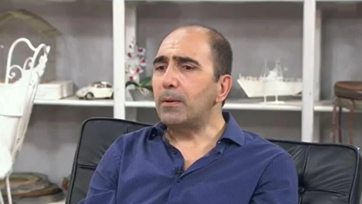 Ο Αλέξανδρος Καλπακίδης αποκαλύπτει πρώτη φορά για την "χυλόπιτα" στην σύζυγό του - «Μου είχε κάνει πρόταση γάμου»