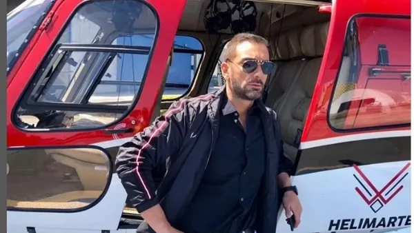 Πισίνα  τεράστιων διαστάσεων στον κήπο - Φωτογραφία από το σπίτι του Κοκλώνη