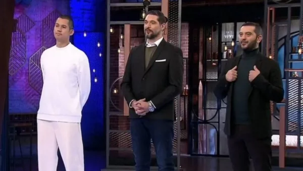 MasterChef 6: «Νοσηλευτής στο Δρομοκαΐτειο ή παγωτατζής» - Το Twitter τρολλάρει το στυλ του Σωτήρη Κοντιζά