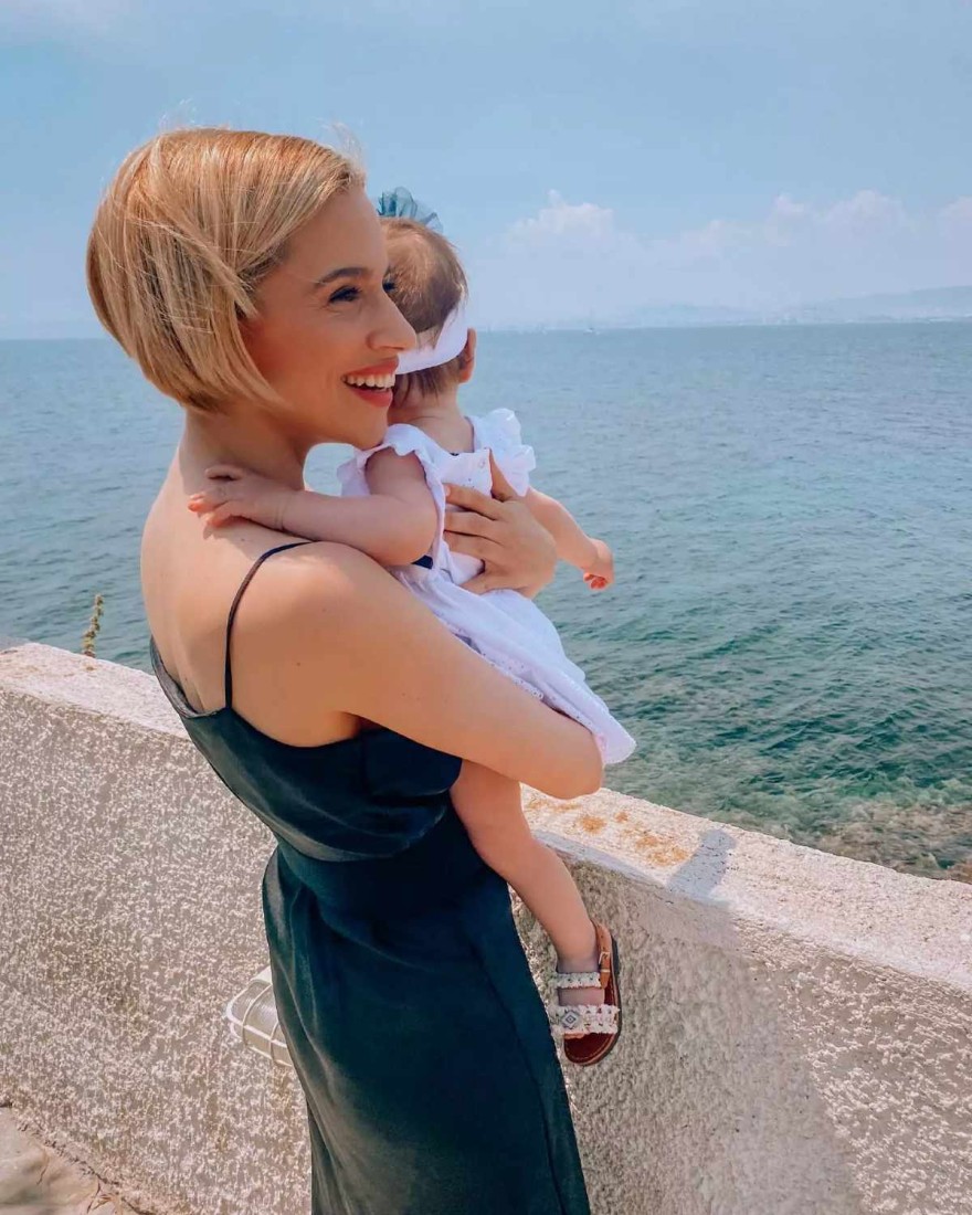 Η Νάντια Μπουλέ πόζαρε με την κόρη της 