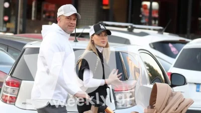 Γελάνε μέχρι και τα μάτια τους - Τρυφερές στιγμές για τον Κώστας Σόμμερ με την σύντροφο και το παιδί του