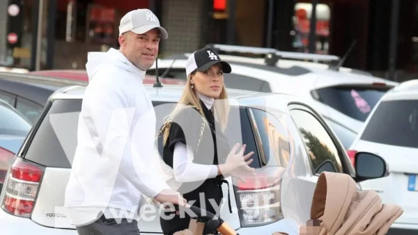 Γελάνε μέχρι και τα μάτια τους - Τρυφερές στιγμές για τον Κώστας Σόμμερ με την σύντροφο και το παιδί του