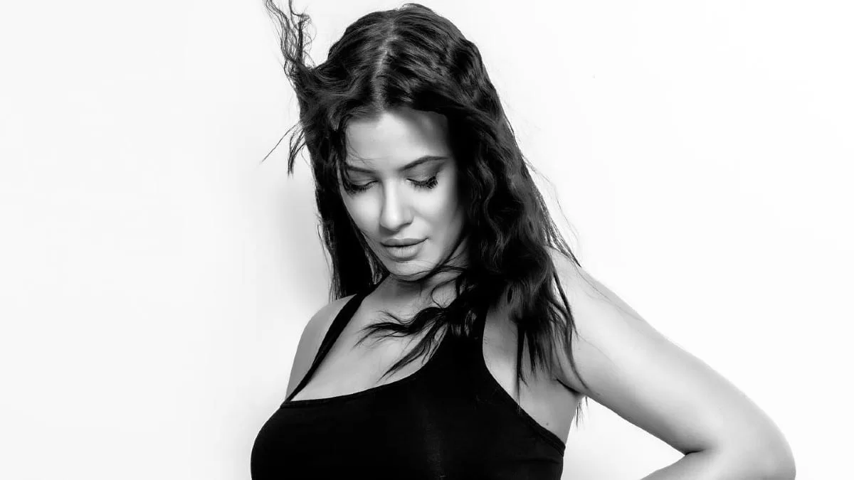 ''Λιώνει'' η Νάργες για το μωρό που περιμένει - Το τρυφερό βίντεο με τη φουσκωμένη κοιλίτσα της