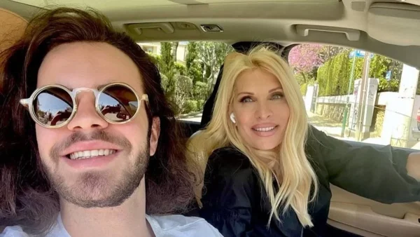 Στο πλατό της Ελένης Μενεγάκη ο Άγγελος Λάτσιος -  «Σε αγαπώ»