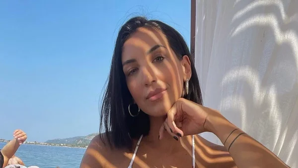 Ψάχνουμε να βρούμε την κοιλίτσα της - Η Λεοντίτση ποζάρει με μαγιό στον 5ο μήνα της εγκυμοσύνης της