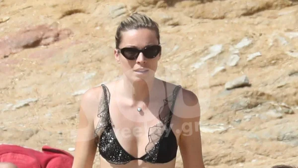 Με μαύρο μικροσκοπικό μπικίνι η Μαριέττα Χρουσαλά - Φωτογραφίες από το 2020 χωρίς φίλτρα και ρετούς