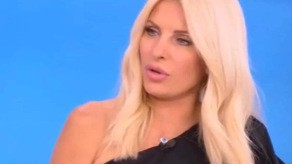 «Δεν μπορώ να το αντιμετωπίσω μέσα μου!» - Φανερά στεναχωριμένη η Ελένη Μενεγάκη στην εκπομπή της