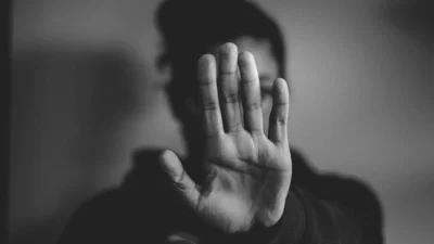 Γνωστή ηθοποιός καταγγέλει σκηνοθέτη για βιασμό - Τι αναφέρει στην καταγγελία της;