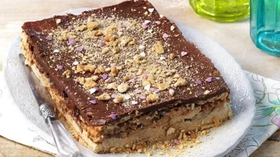 Δεν θα προλάβει να μείνει δεύτερη μέρα στο ψυγείο - Πεντανόστιμο μπισκοτογλυκό με σοκολάτα και μπανάνες