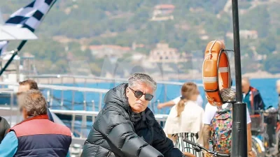 Σούσουρο με Τατιάνα Στεφανίδου και Νίκο Ευαγγελάτο στις Σπέτσες - Αποκλειστικές φωτογραφίες