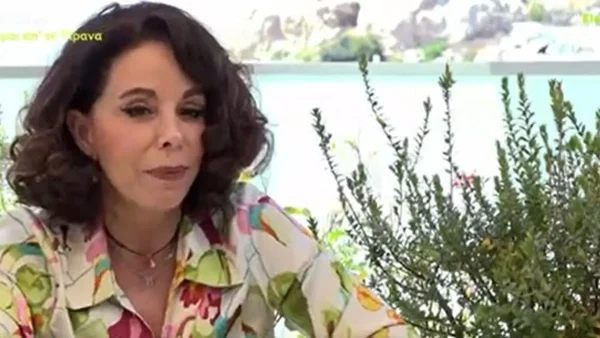 «Από τότε που οι γονείς μου με άφησαν πίσω...» - Ραγίζει καρδιές η εξομολόγηση της Βούλας Πατουλίδου