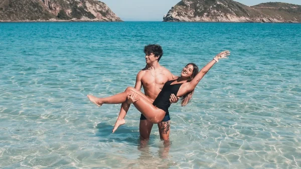 Ξεχωριστές διακοπές με φίλους: 3 πράγματα που πρέπει να κάνεις για να μην χωρίσεις φέτος το καλοκαίρι