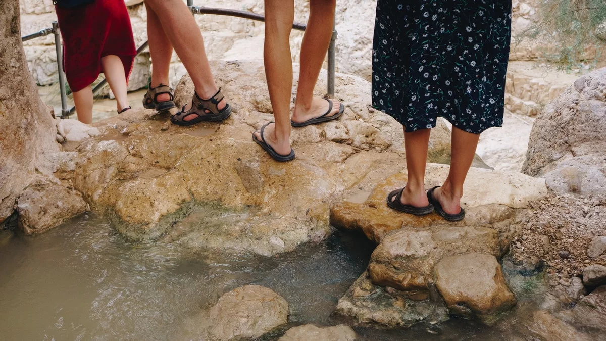 Πέδιλα και κάλοι στα πόδια; 2 τρόποι να τους εξαφανίσετε από το σπίτι χωρίς να πάτε σε γιατρό