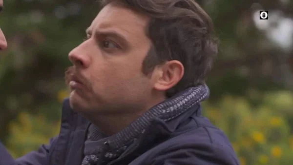 Χαιρέτα μου τον πλάτανο: O Tζίμης ''πιάνεται'' στα πράσα με την Κική