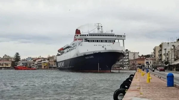 Κακοκαιρία Χίος: Μεγάλη ανησυχία - Το πλοίο "Νήσος Σάμος" με 332 επιβάτες δεν μπορεί να δέσει στο λιμάνι