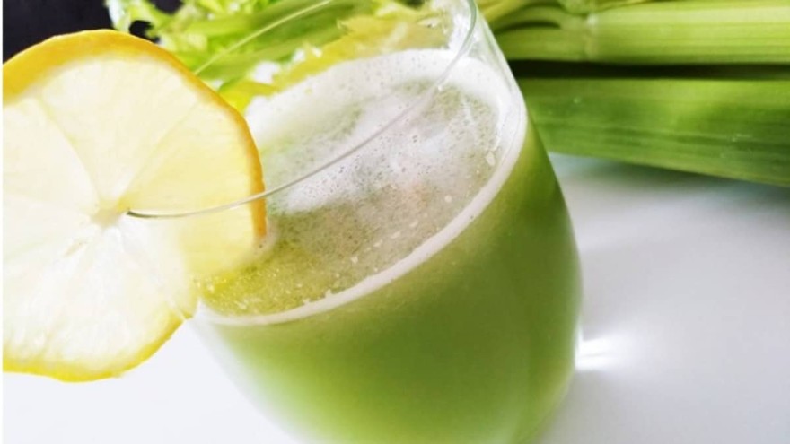  σπιτικό ρόφημα με λεμόνι και σέληνο