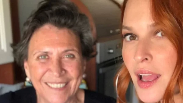 «Εδώ κάτω όλοι μας...» - ''Ρίγη συγκίνησης'' με το σπαρακτικό μήνυμα της Χρηστίδου για τη μητέρα της