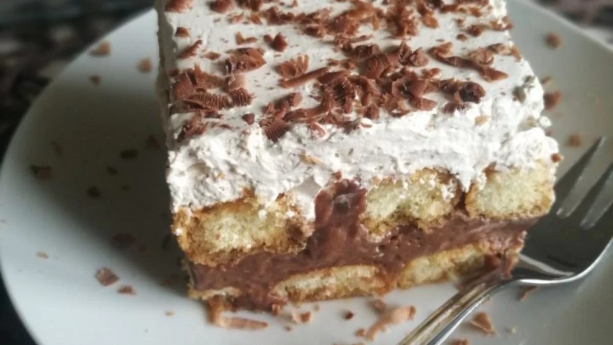 Σκέτος "αφρός": Γλυκό ψυγείου με φρέσκο γάλα και στικ καφέ