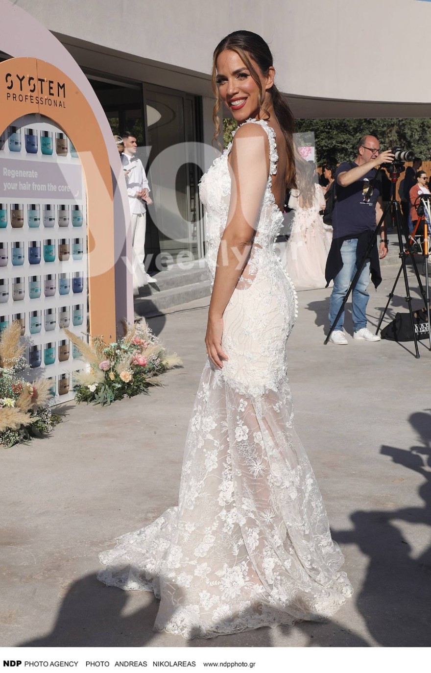 Η Κατερίνα Στικούδη ξανά με νυφικό