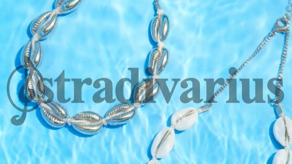 Το φοράς με πολλούς τρόπους και κοστίζει μόλις 12,99 ευρώ - Χαμός στα Stradivarius με αυτό το πορτοκαλί μαγιό