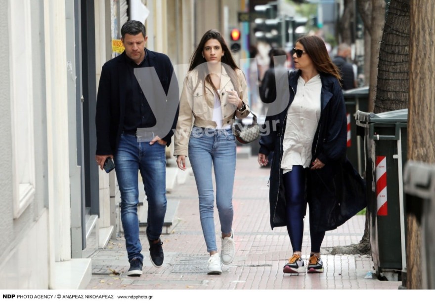 Ο Τάκης Φύσσας με την μεγάλη του κόρη και την γυναίκα του