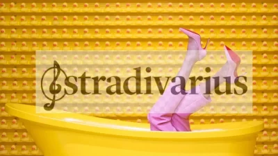 Έχουν κάνει πάταγο τα πέδιλα από τα Stradivarius - Βγαίνουν σε τρία χρώματα