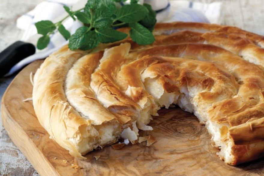 Τυρόπιτα με 4 τυριά από την Αργυρώ Μπαρμπαρίγου