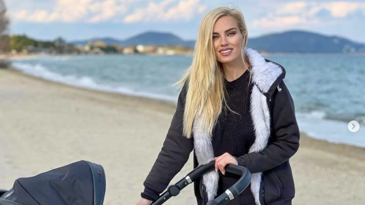 Αγκαλιά με την κόρη της με φόντο το ηλιοβασίλεμα - Η τρυφερή ανάρτηση της Τζούλιας Νόβα