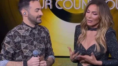 «Μου θυμίζει τον πατέρα μου, θέλω να βάλω τα κλάματα!» - "Λύγισε" η Βανδή στον αέρα του Chart Show