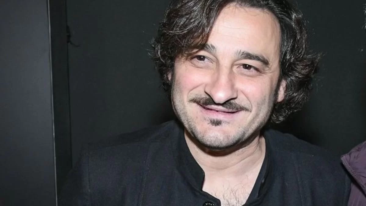 Ο Βασίλης Χαραλαμπόπουλος «τα έσπασε» στην Δέσποινα Βανδή - Άρπαξε το μικρόφωνο και τραγούδησε στο μαγαζί