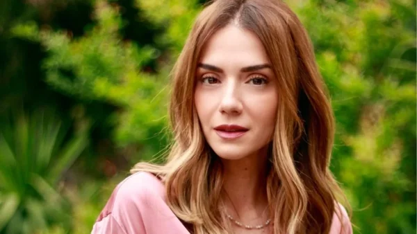 Επικρατεί το μαύρο και το ξύλο - Νέα φωτογραφία από το σπίτι της Βάσως Λασκαράκη και του Λευτέρη Σουλτάτου