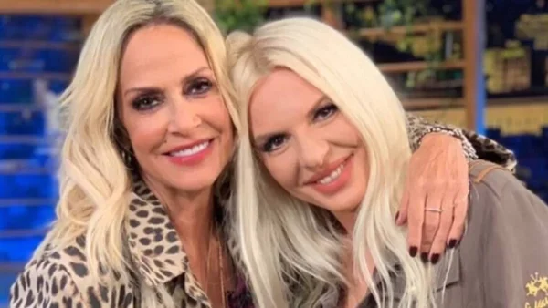 Το μήνυμα που αποκαλύπτει την πραγματική σχέση Αννίτας Πάνια και Άννας Βίσση - Στην μέση ο Καρβέλας