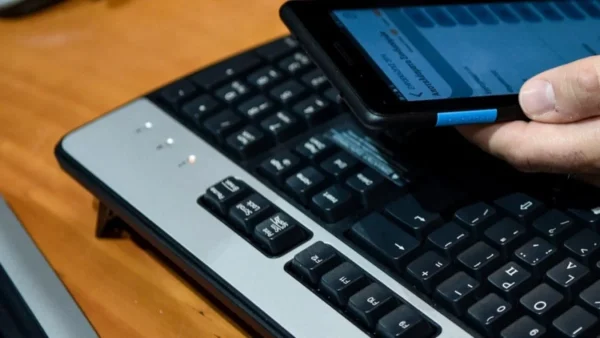 Άνοιξε η πλατφόρμα για τα voucher 200 ευρώ για εκπαιδευτικούς  - Πώς θα γίνει η αίτηση