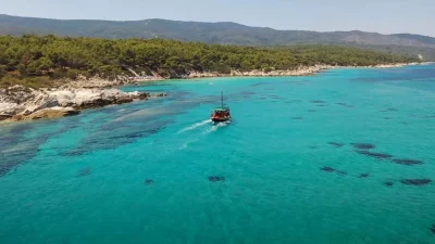 Καταγάλανα νερά και λευκά βραχάκια - Που βρίσκεται η "Χαβάη" της Ελλάδας