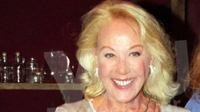 Σπάνιες φωτογραφίες της Ζωής Λάσκαρη με τις κόρες της