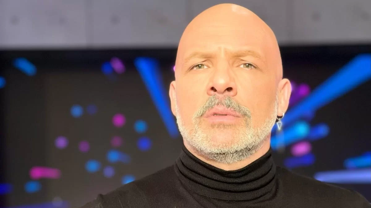 "Είπα στον πατέρα μου ότι είμαι γκέι πριν 2 χρόνια όταν.." - Ρίγη συγκίνησης με την εξομολόγηση του Νίκου Μουτσινά