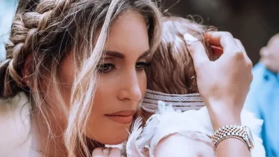 Το υπέροχο set της Αθηνάς Οικονομάκου στη βάφτιση της κόρης της - Εσύ θα το φορούσες;