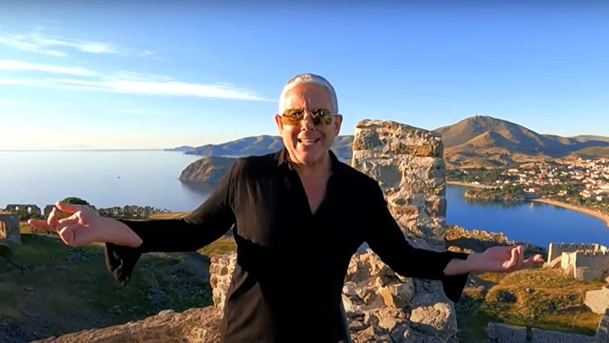 Εικόνες: Ο Τάσος Δούσης ταξιδεύει σε ένα από τα μεγαλύτερα και ομορφότερα νησιά της Ελλάδας