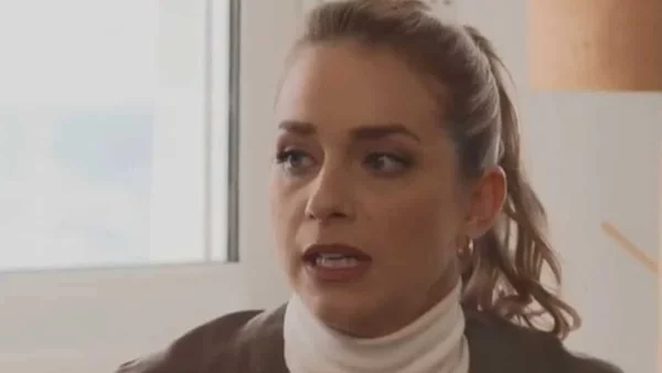 Τρία Μίλια: Ο Μιχάλης ανησυχεί για την Φωτεινή την ώρα που εκείνη βρίσκεται...