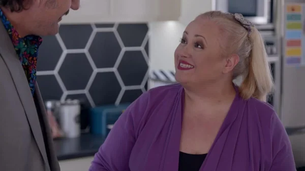 Άσε μας ρε Μαμά: Η Σωτήρης κάνει πρόταση γάμου στην Όλγα