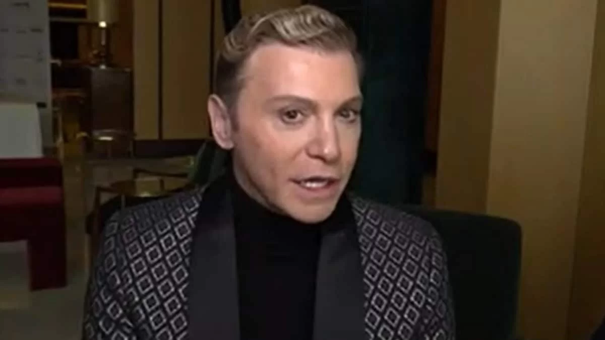 Συγκινεί ο Τάκης Ζαχαράτος:  «Με παρηγορεί που η μαμά μου και ο μπαμπάς μου είναι μαζί εκεί πάνω»