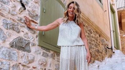 Το ζηλεύουν όλοι στην κωμόπολη - Με φοβερή θέα και πέτρινο το σπίτι της Αθηνάς Οικονομάκου στο Γύθειο