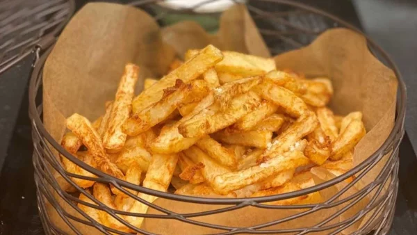 Έτσι θα κάνουν "κρατς" - Τα μυστικά για να βγαίνουν οι τηγανιτές πατάτες τραγανές