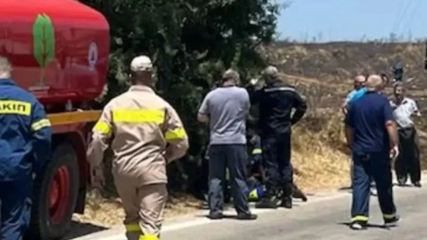 Μεγάλη φωτιά στον Άγιο Στέφανο - Τραυματίστηκε ένας πυροσβέστης