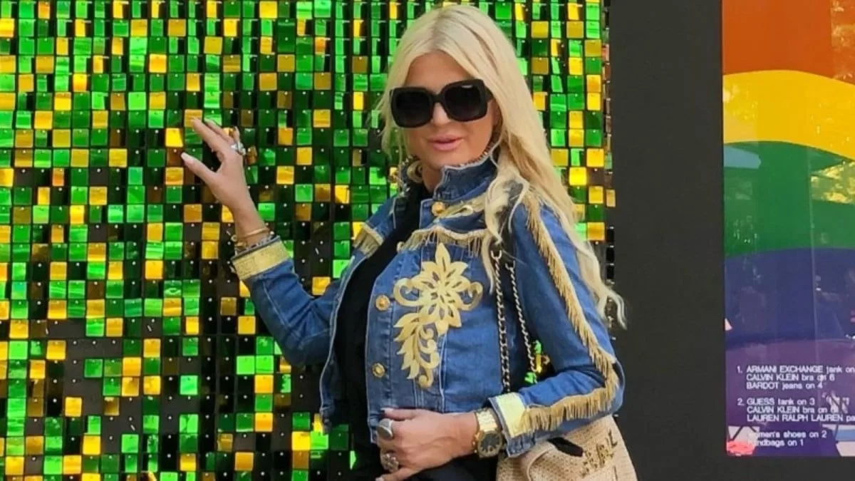 Φανερά αδυνατισμένη η Μαρίνα Πατούλη στη νέα της φωτογραφία - Πόζαρε με καυτό σορτσάκι και στέμμα στα μαλλιά