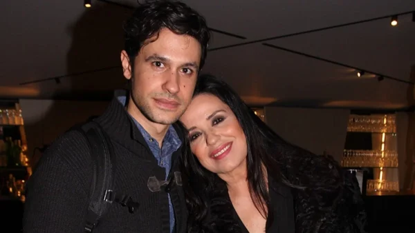 Σφιχτά αγκαλιασμένοι - Η τρυφερή φωτογραφία της Μαρίας Τζομπανάκη από τον γάμο του Ορφέα Αυγουστίδη