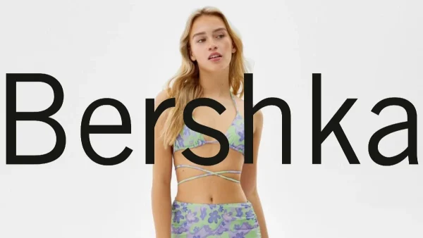 Ξεπουλάει στο λεπτό το απόλυτο σετ μπικίνι με λουλουδάτο σχέδιο από τα Bershka