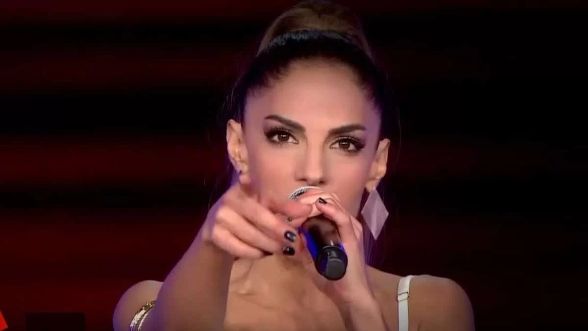 Μια κούκλα η Κατερίνα Μπουρνέλη 5 χρόνια μετά το The Voice - Ντύθηκε νυφούλα στην Ίο