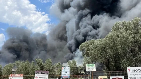 Πυρκαγιά τώρα στο Μενίδι